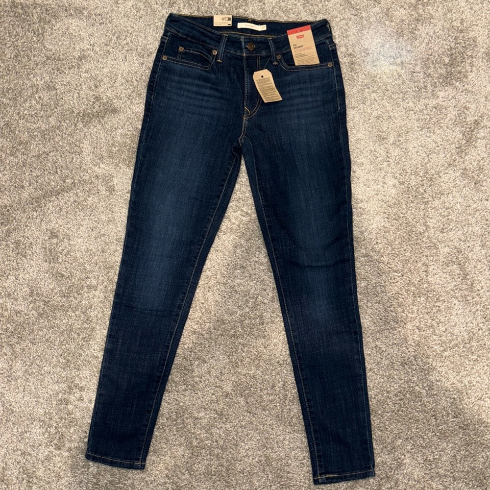New with tags LEVI’S 711 skinny jean